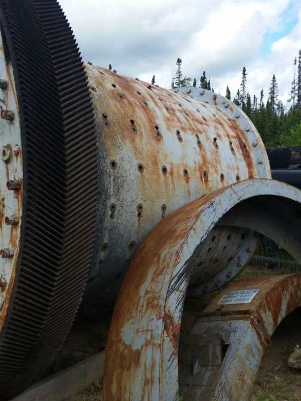Canadian Allis Chalmers 8' X 10' (2.4m X 3m) Ball Mill With 400 Hp Motor)